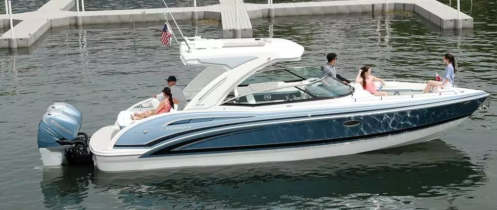 Deck Boat vs Bowrider Deck Boat vs Bowrider